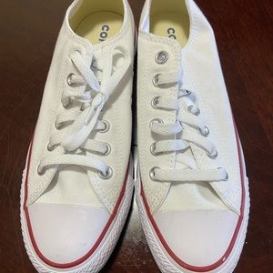 White converse size 7.5 women, 5.5 men